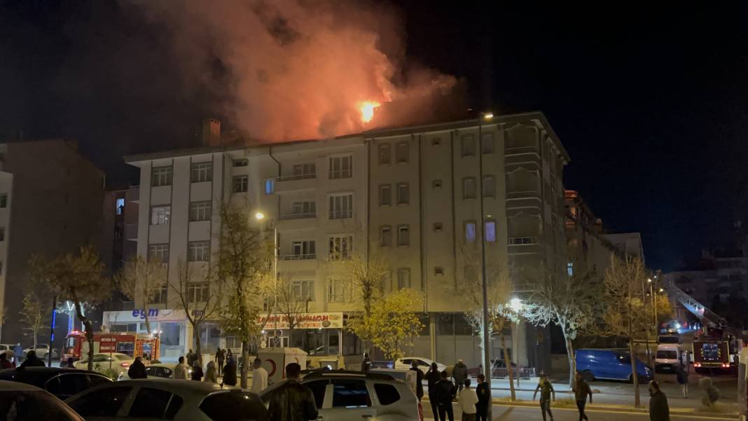 4 katlı binada yangın paniği 1