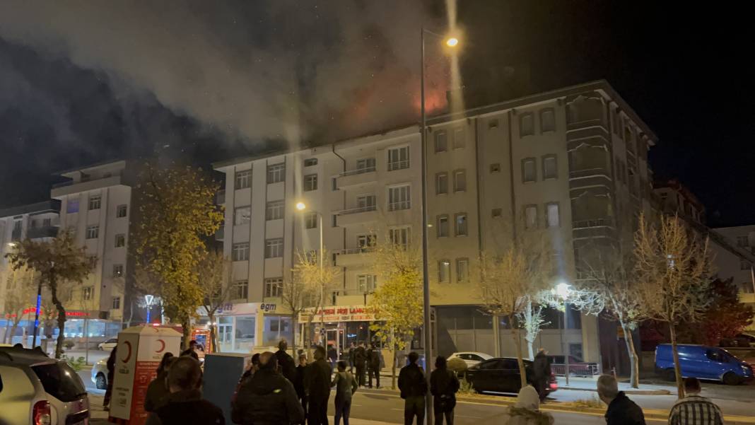 4 katlı binada yangın paniği 2