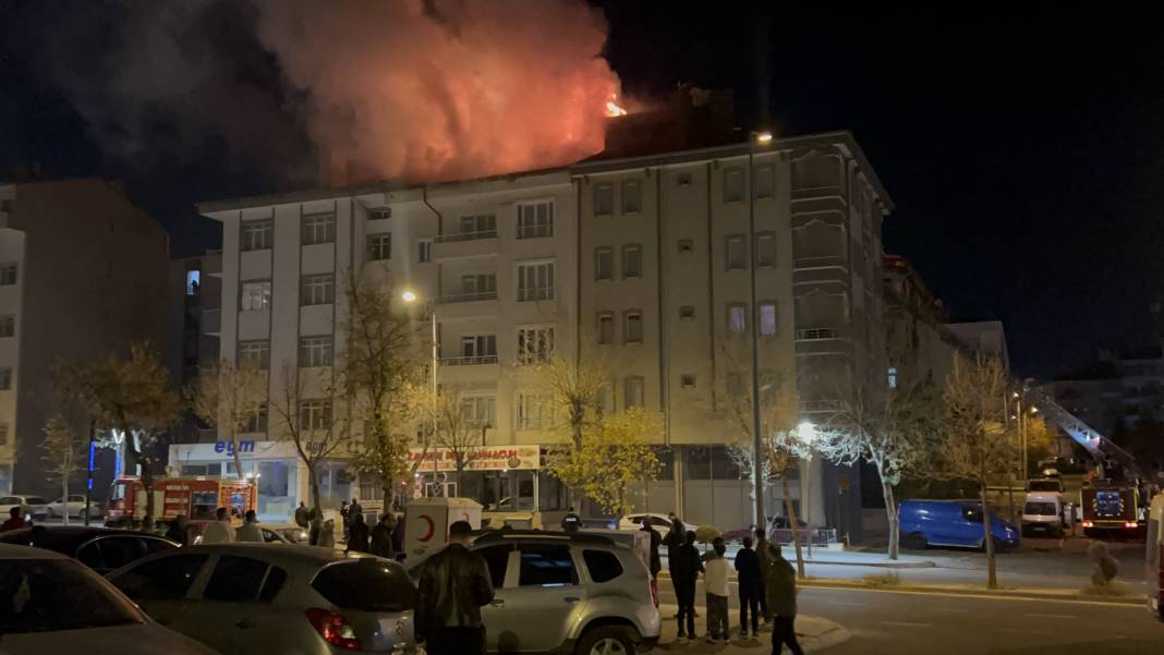 4 katlı binada yangın paniği 5