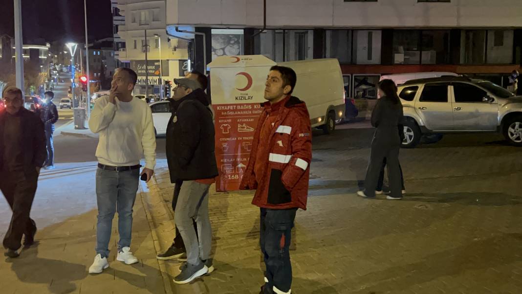 4 katlı binada yangın paniği 4