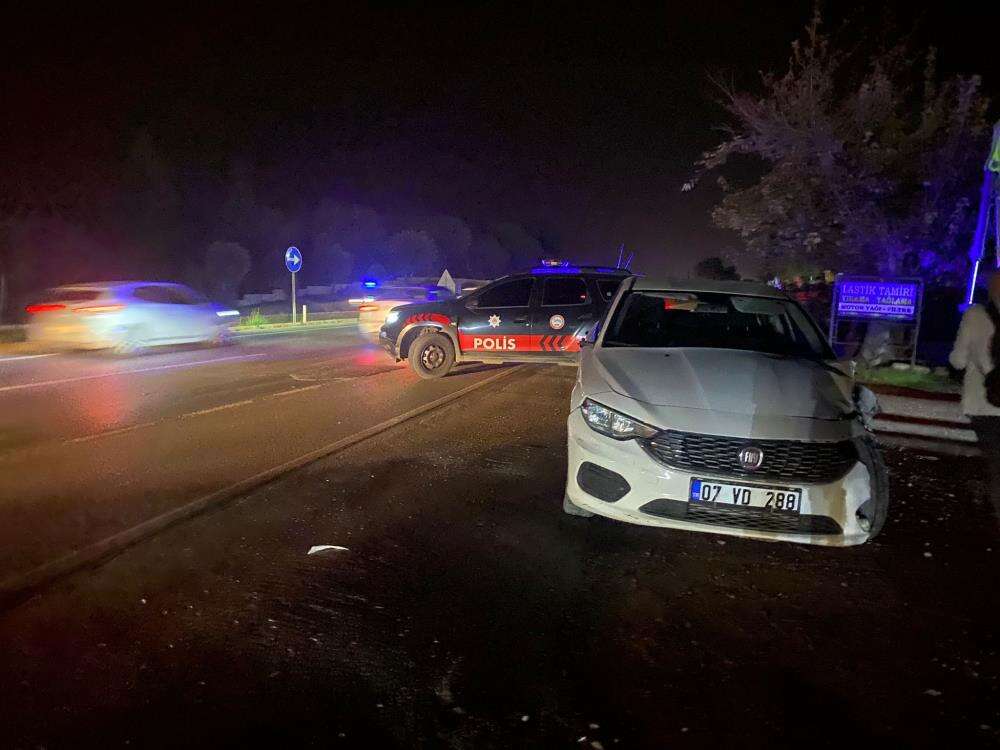 Etkinlikten dönen lise öğrencilerine araç çarptı, biri öldü 10