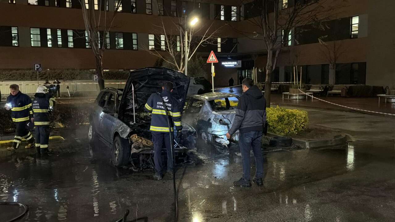 Şehir hastanesi otoparkında yangın paniği 6