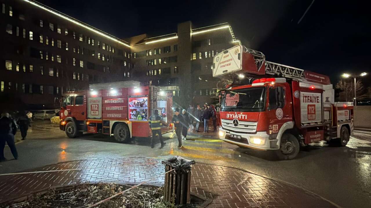 Şehir hastanesi otoparkında yangın paniği 5