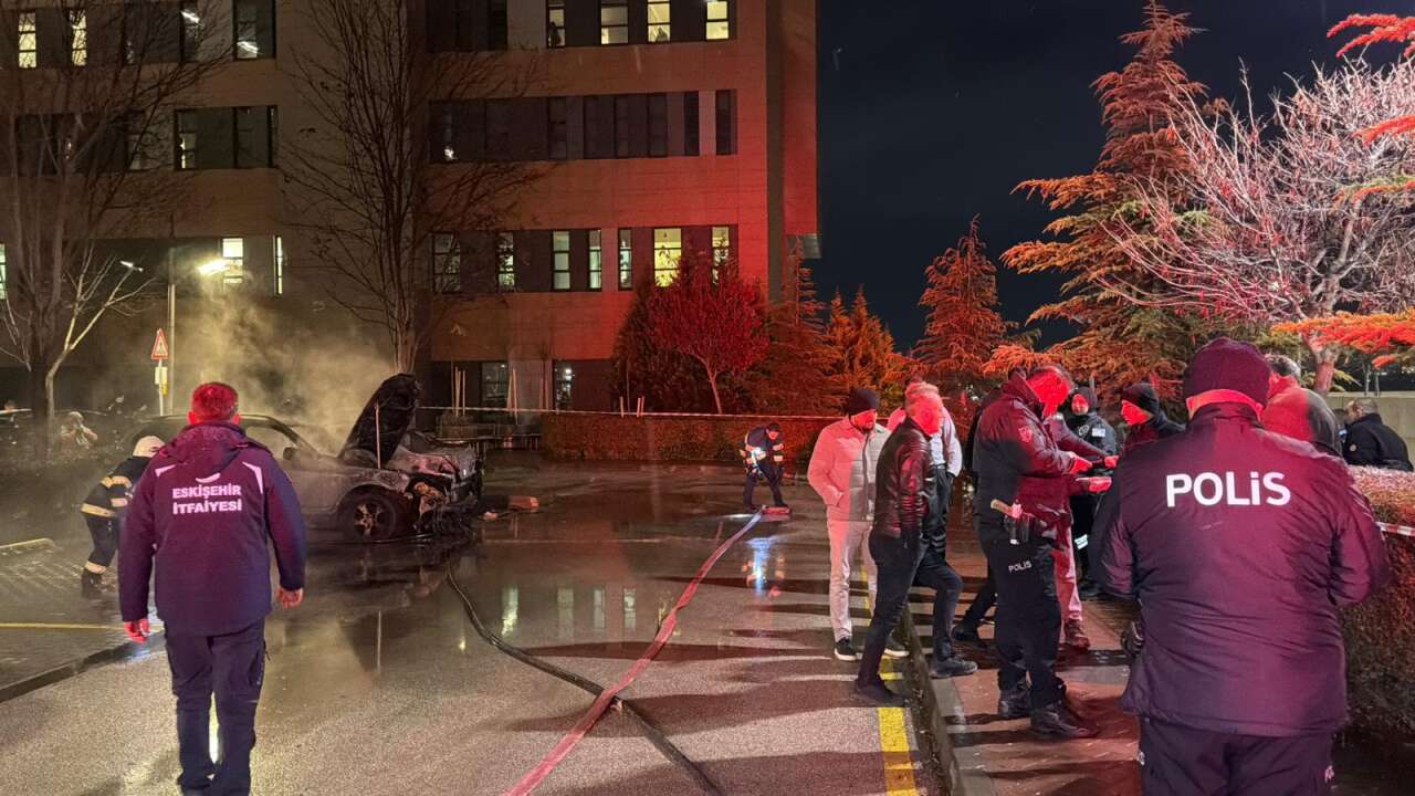 Şehir hastanesi otoparkında yangın paniği 4