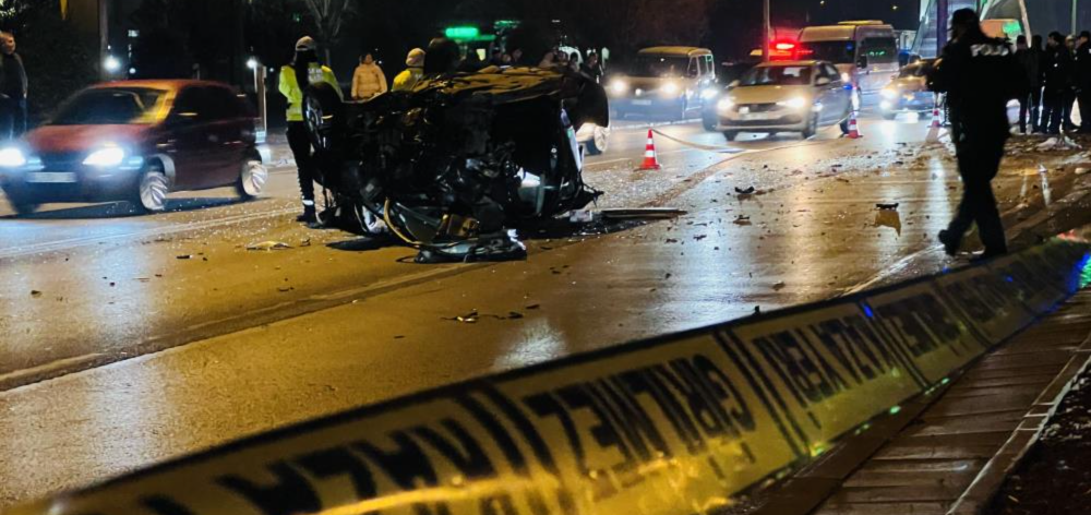 Konya’nın yoğun yolunda yeni kaza! Ağaca çarpıp takla attı 11