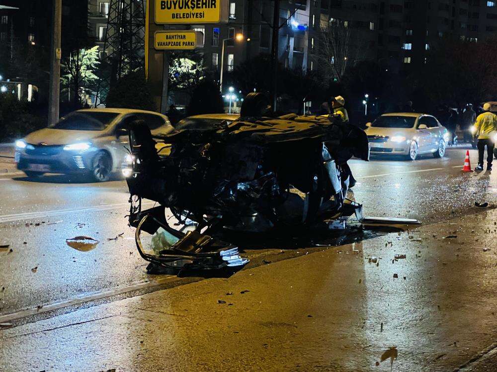 Konya’nın yoğun yolunda yeni kaza! Ağaca çarpıp takla attı 9