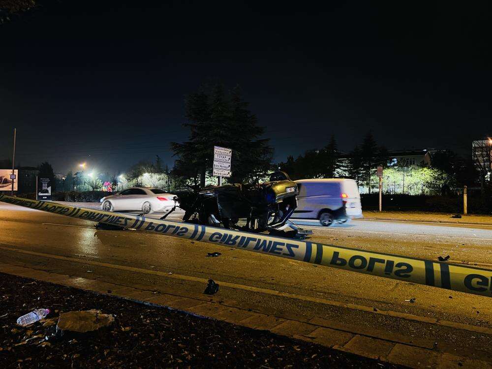 Konya’nın yoğun yolunda yeni kaza! Ağaca çarpıp takla attı 10