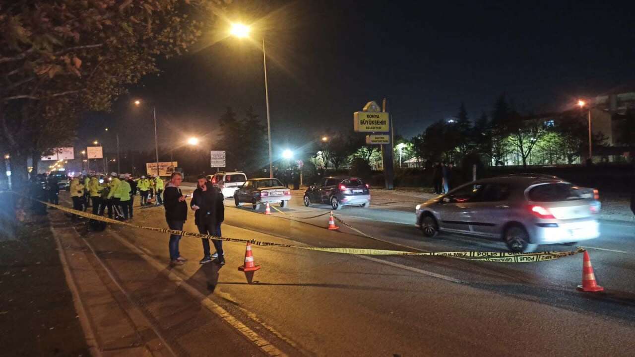 Konya’nın yoğun yolunda yeni kaza! Ağaca çarpıp takla attı 5