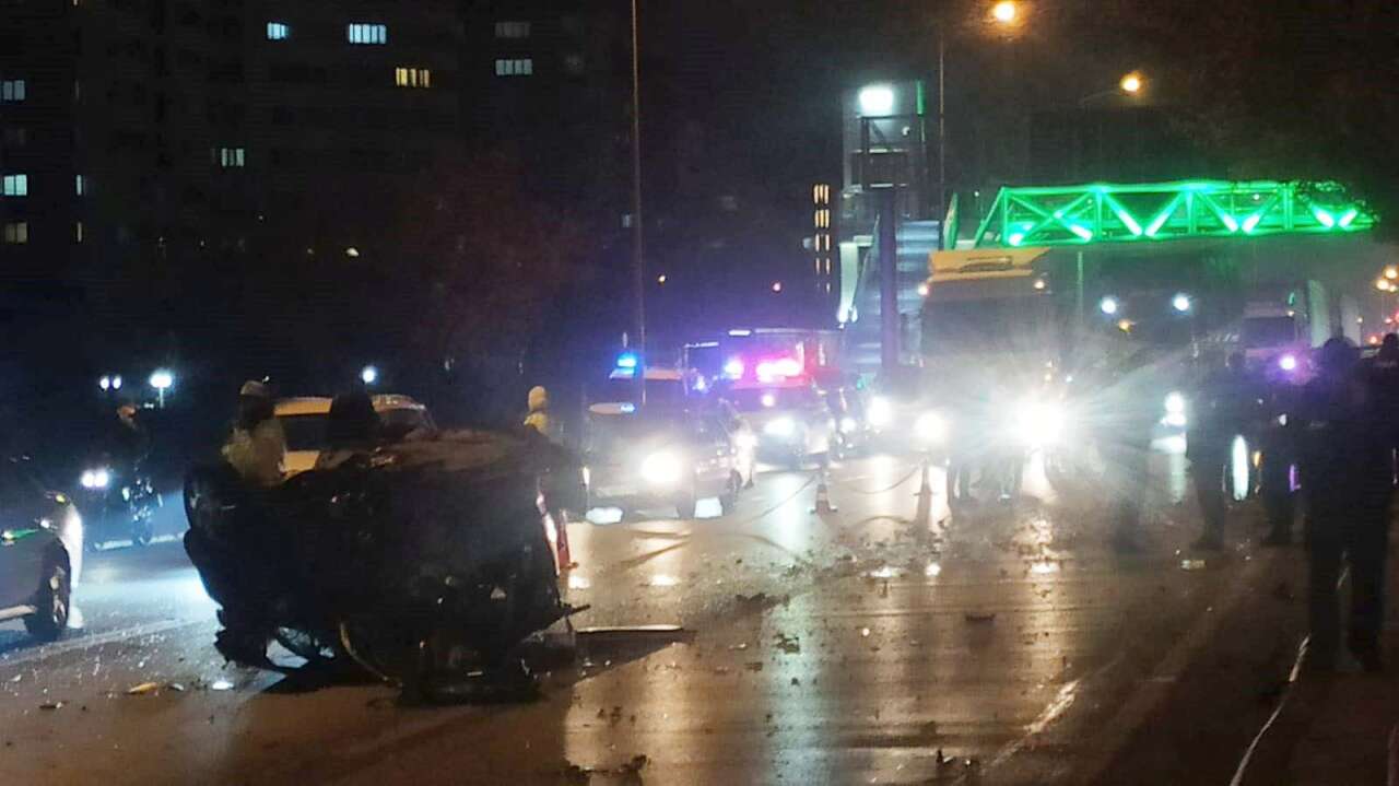 Konya’nın yoğun yolunda yeni kaza! Ağaca çarpıp takla attı 6