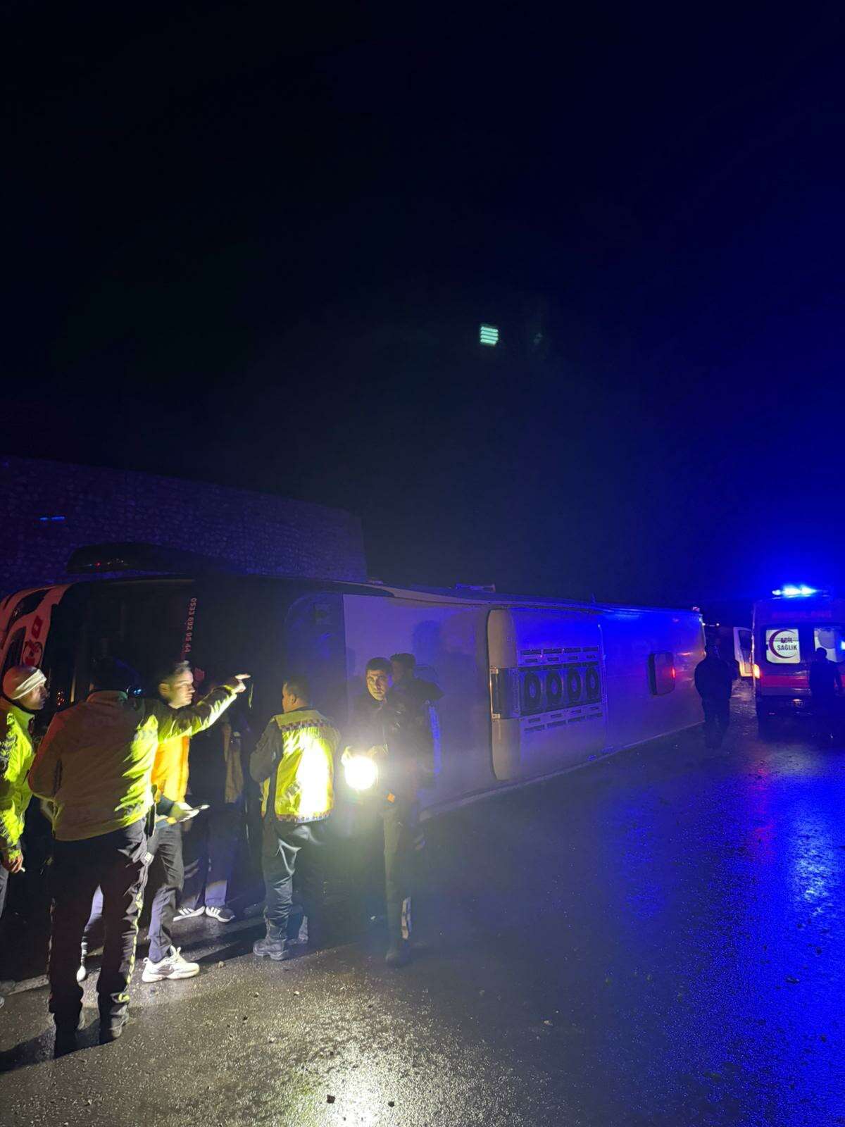 Dün 7 kişinin öldüğü şehirde yine otobüs kazası yaşandı 4