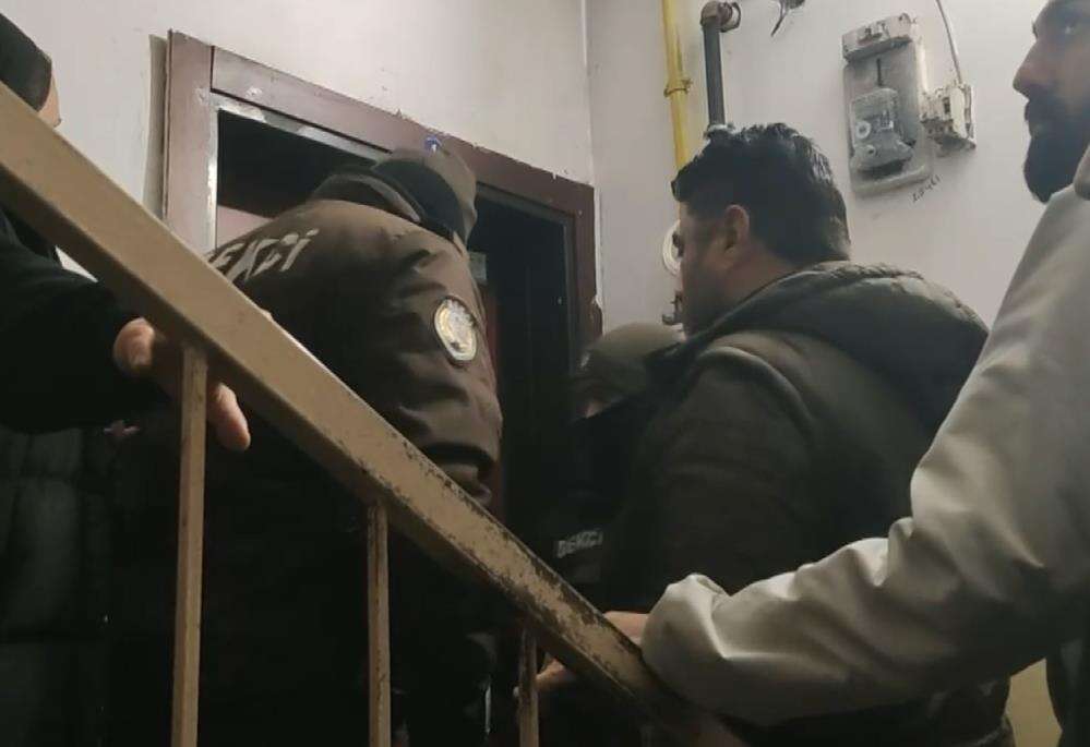 Balkon faciası! 14 yaşındaki kız, 2. katın balkonuna düştü 3