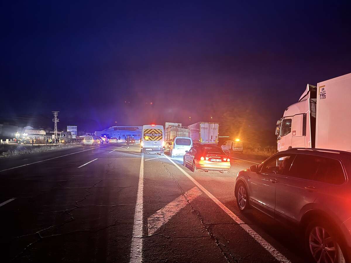 Karayolunda yat gören sürücüler gözlerine inanamadı 5