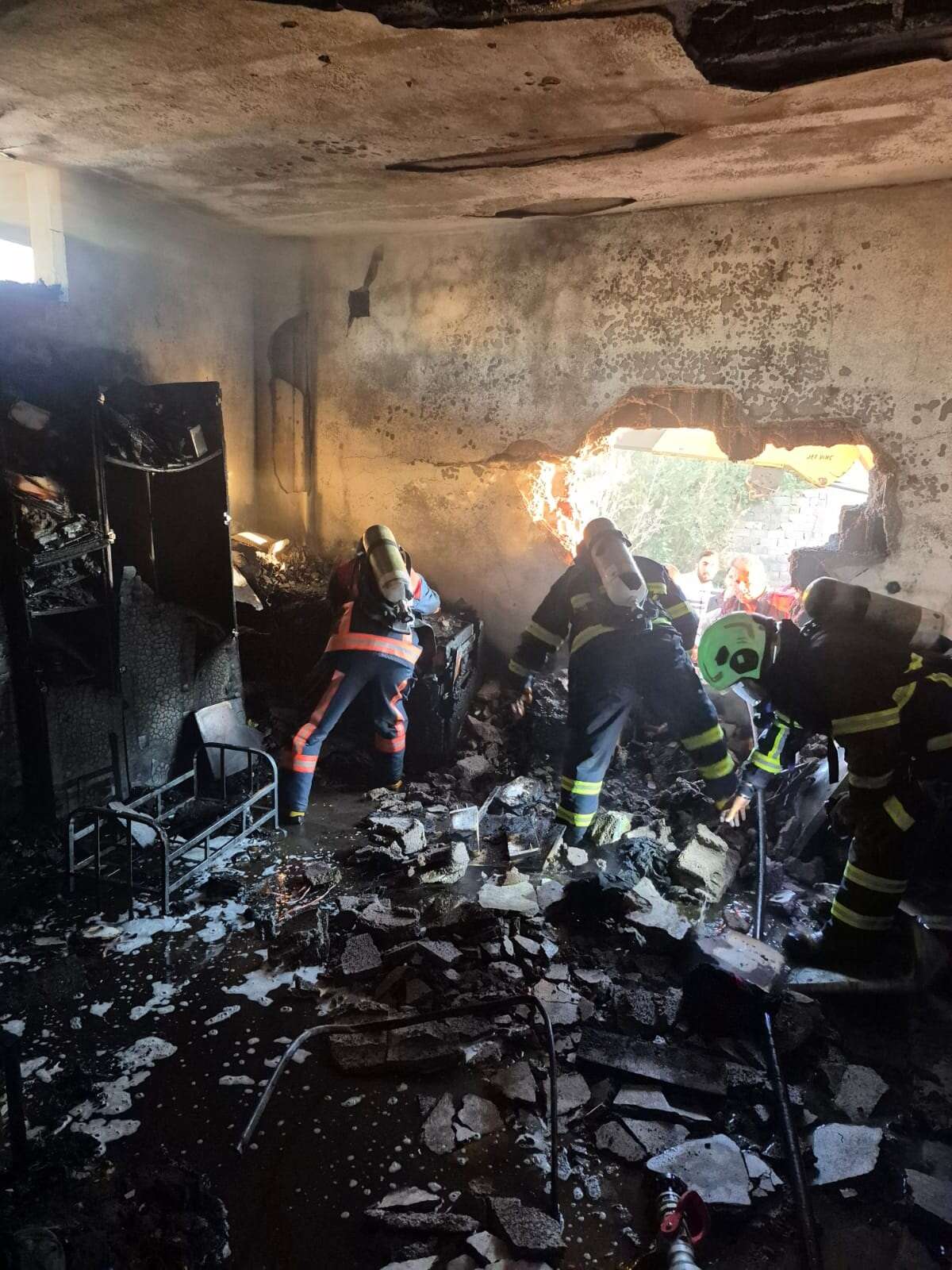 Yangında 2 çocuğunu kaybeden aileye bir şok daha! Sağlam kalan eşyaları da çalındı 1