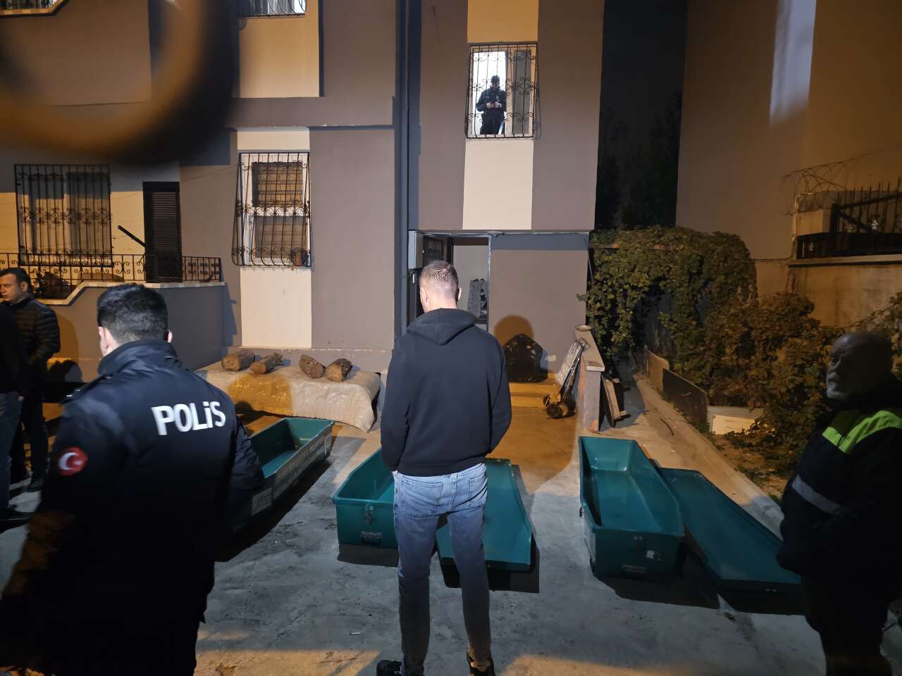 Baba cinneti! Biri engelli 2 çocuğunu öldürüp canına kıydı 5