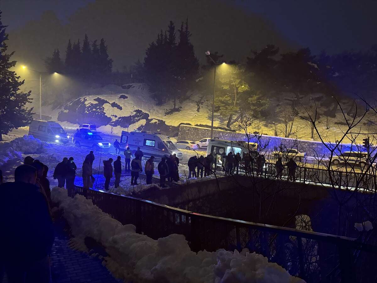 Otomobil köprüden uçtu! Ekipler içindeki 5 kişi için seferber oldu 5