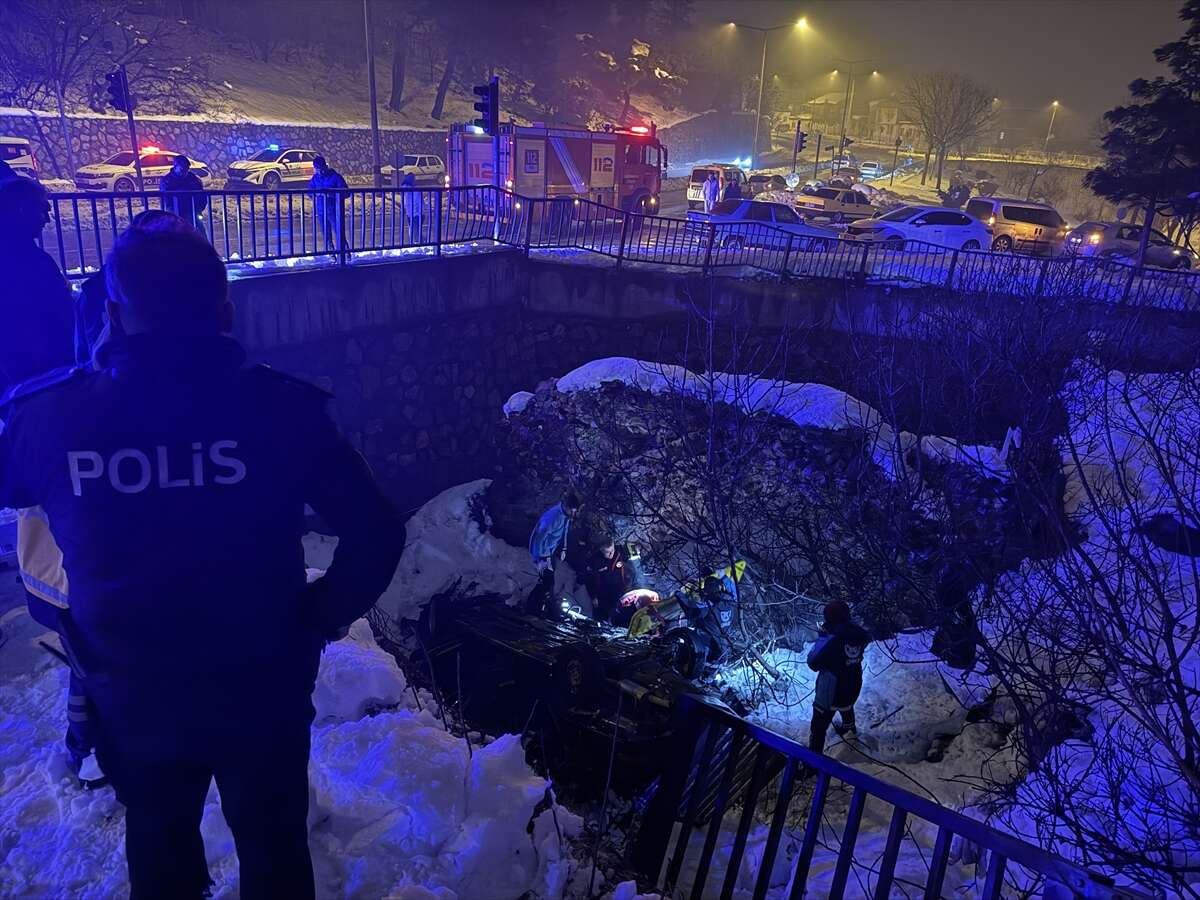 Otomobil köprüden uçtu! Ekipler içindeki 5 kişi için seferber oldu 3