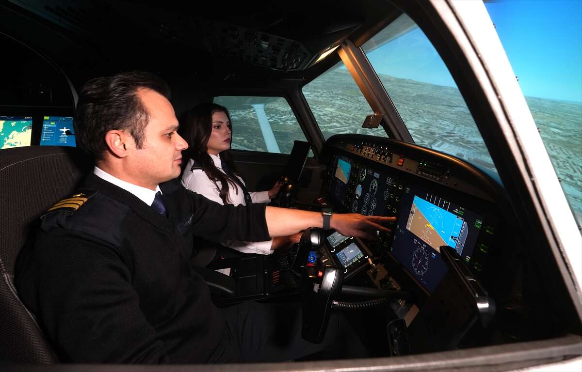 Gökyüzünde kadınların imzası! THK Üniversitesinde yetişiyorlar 17