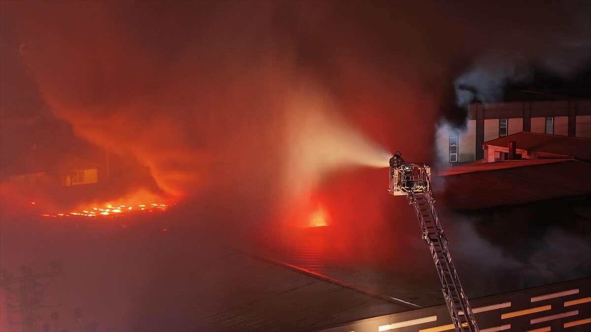 Strafor fabrikasında büyük yangın 6