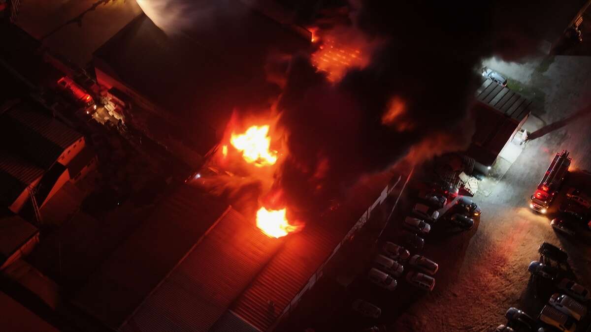 Strafor fabrikasında büyük yangın 11