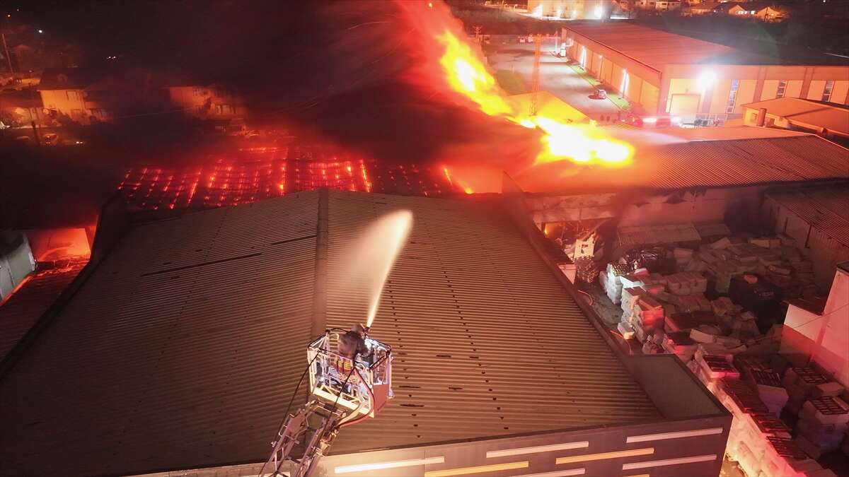 Strafor fabrikasında büyük yangın 7
