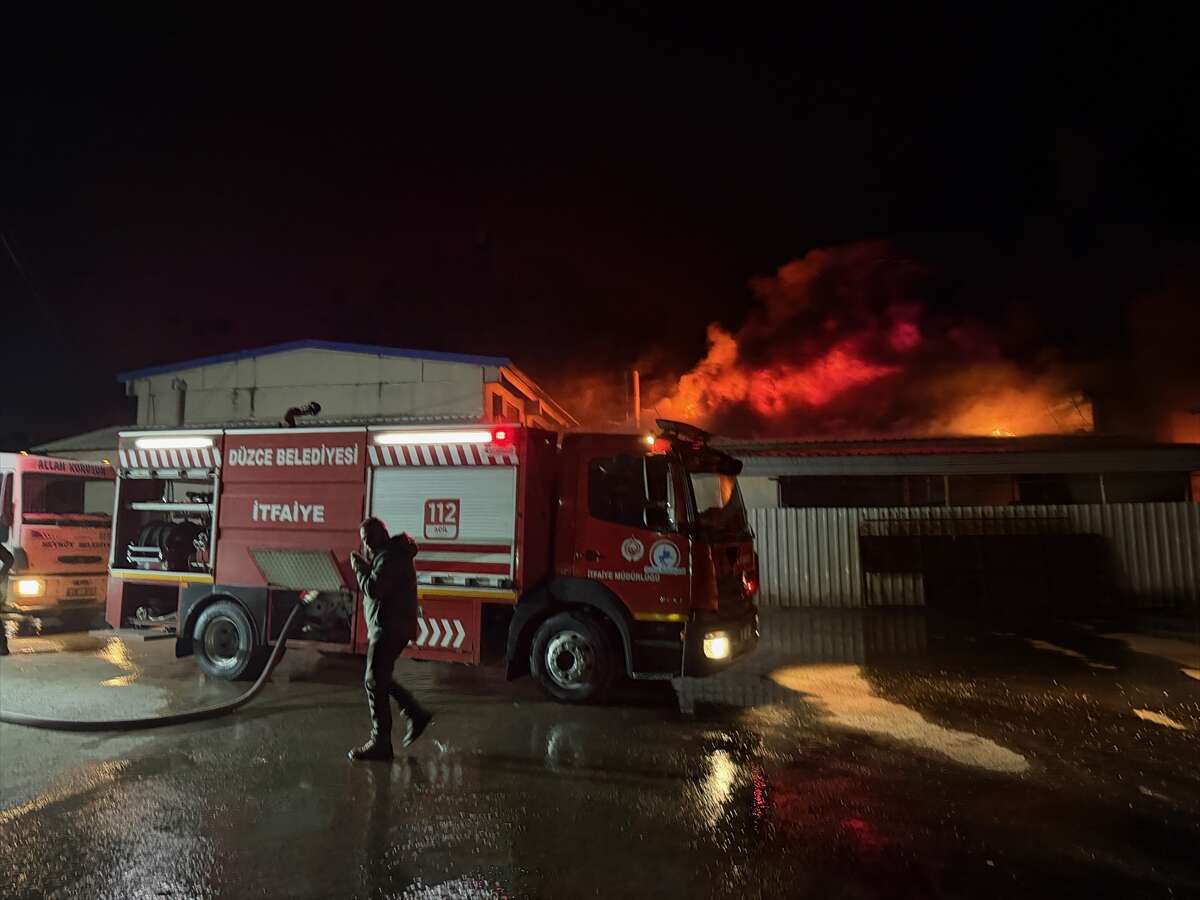 Strafor fabrikasında büyük yangın 4