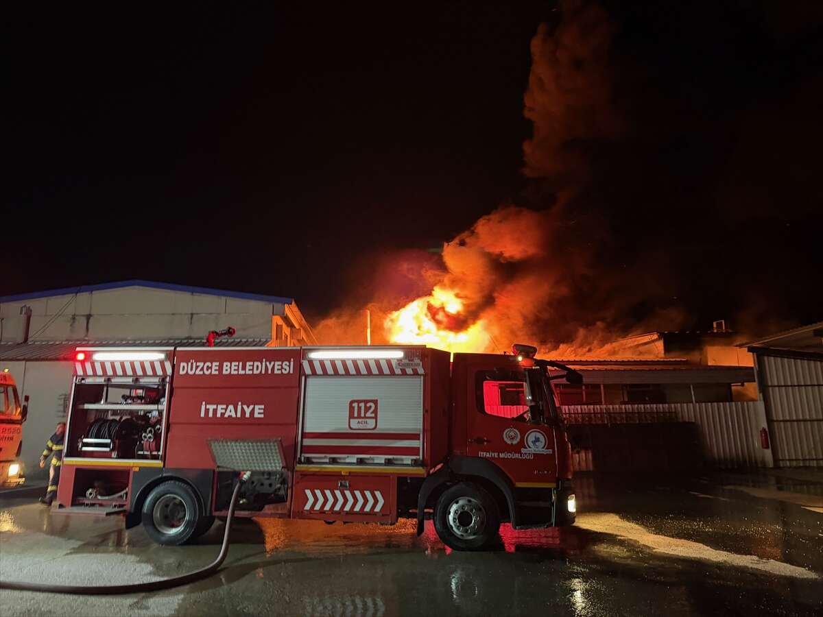 Strafor fabrikasında büyük yangın 3