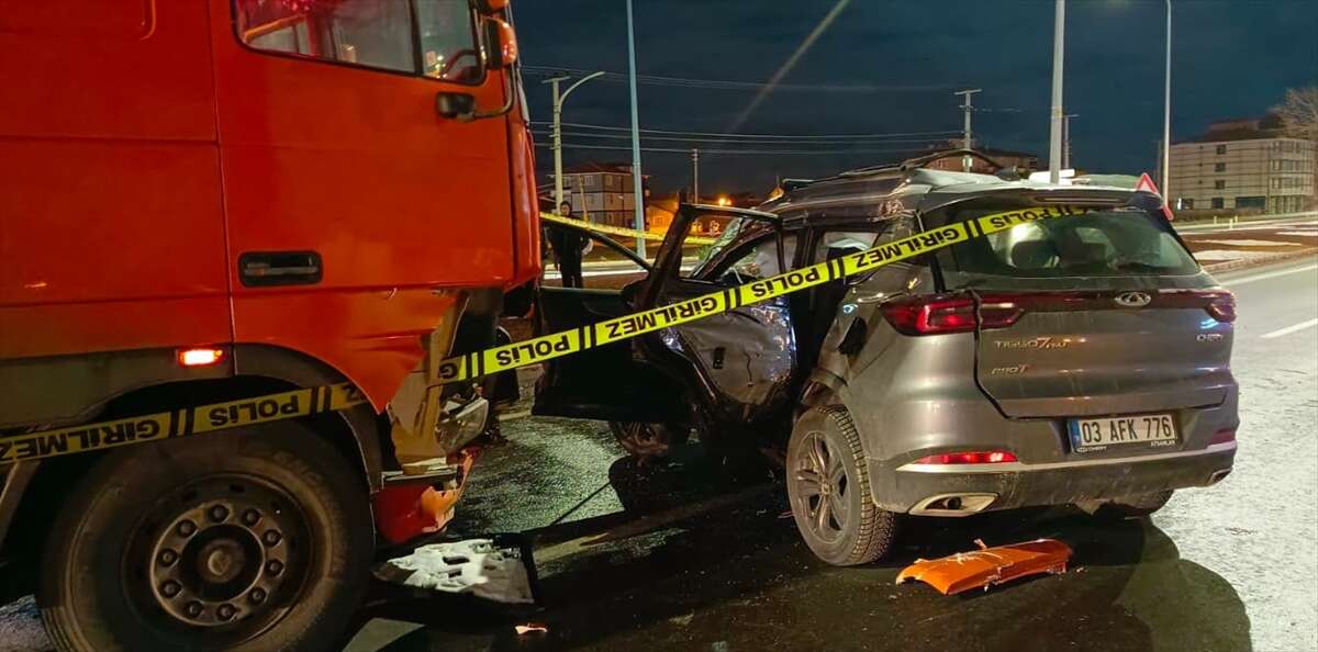 Konya yolunda TIR ile otomobil çarpıştı! 7 kişi yaralandı 1