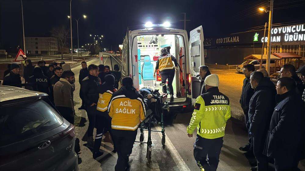 Konya yolunda TIR ile otomobil çarpıştı! 7 kişi yaralandı 7