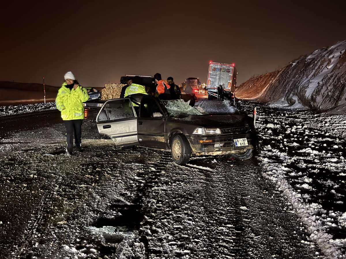 Buzlanma zincirleme kazalara neden oldu 3