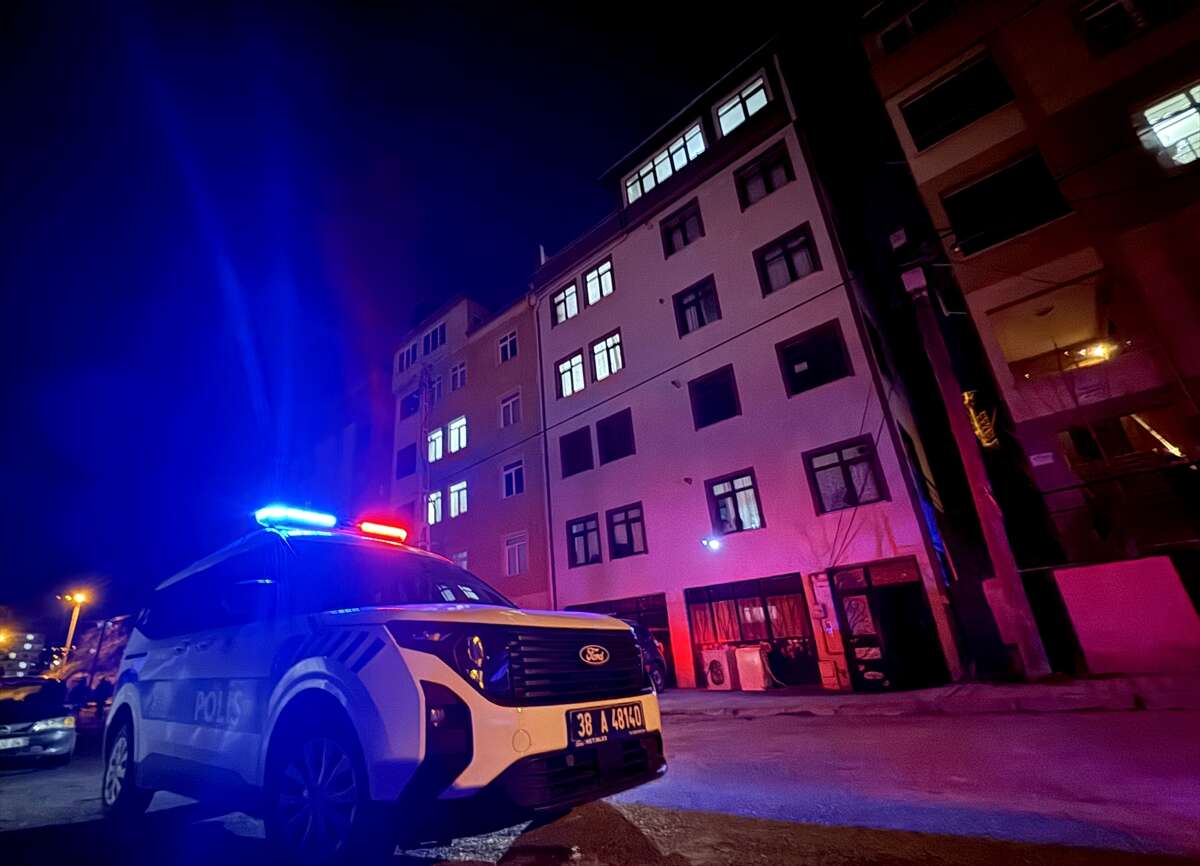 Genç kadın, 20 yaşındaki erkek arkadaşını banyoda öldürdü 3