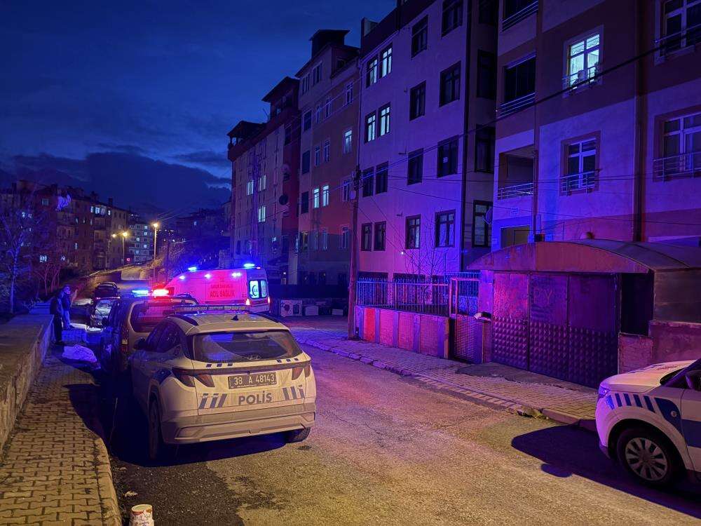 Genç kadın, 20 yaşındaki erkek arkadaşını banyoda öldürdü 6