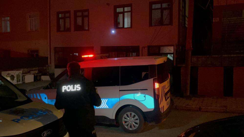 Genç kadın, 20 yaşındaki erkek arkadaşını banyoda öldürdü 8