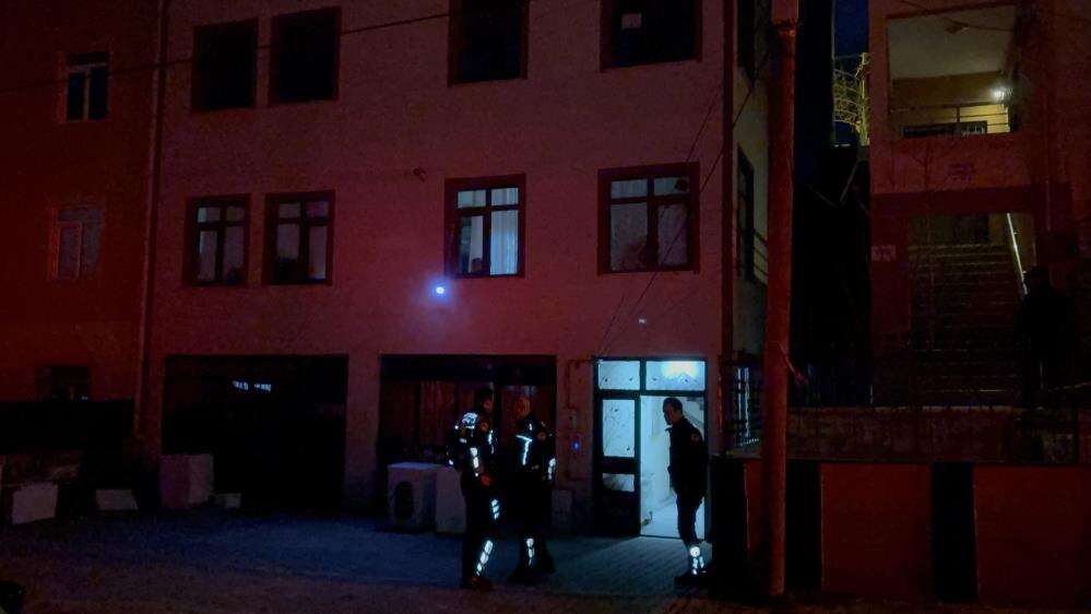 Genç kadın, 20 yaşındaki erkek arkadaşını banyoda öldürdü 9