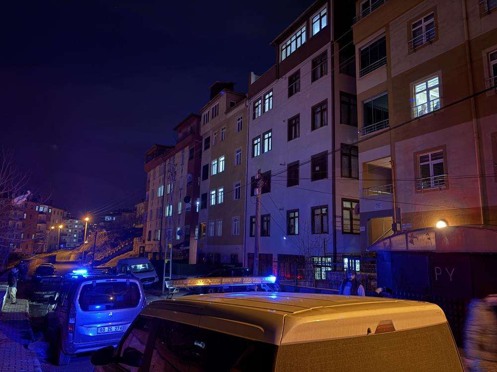 Genç kadın, 20 yaşındaki erkek arkadaşını banyoda öldürdü 10