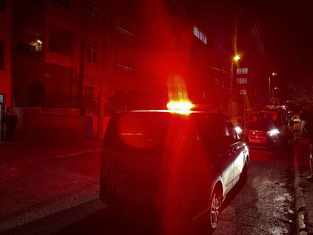 Genç kadın, 20 yaşındaki erkek arkadaşını banyoda öldürdü 5