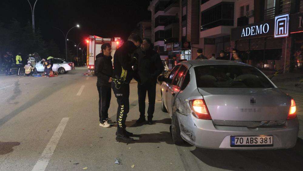 Kadın sürücü park halindeki araca çarptı, devrilen otomobilden güçlükle çıkartıldı 6