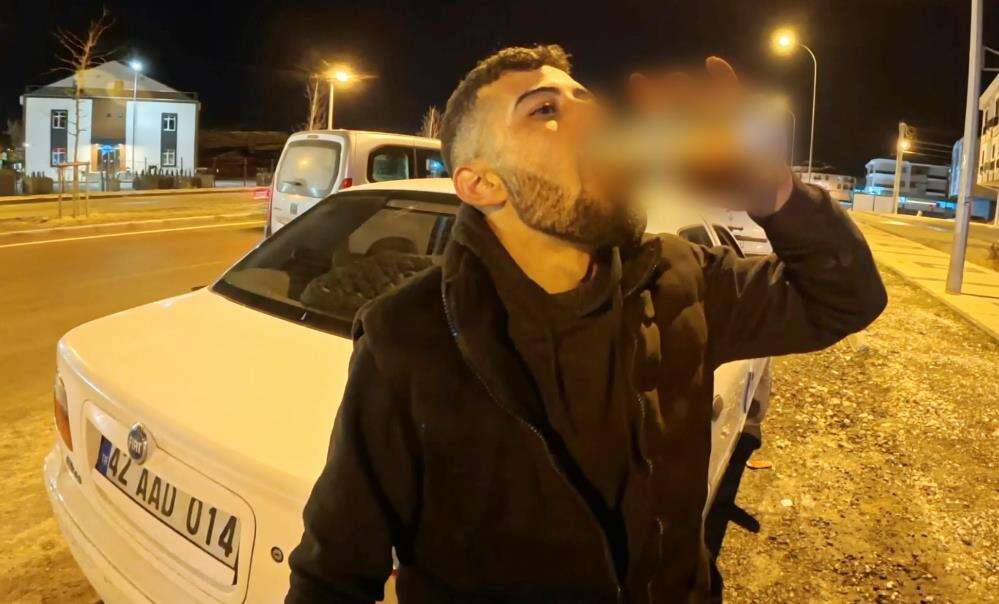 İzleyen pes dedi! Alkollü yakalandı, ceza makbuzuyla araç başında da içti 4