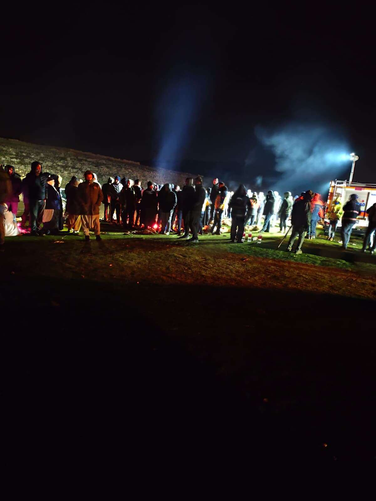 Kayıp 2 çocuğun cansız bedenleri buz tutan gölette bulundu 10