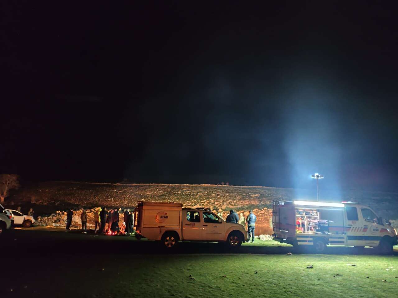 Kayıp 2 çocuğun cansız bedenleri buz tutan gölette bulundu 12