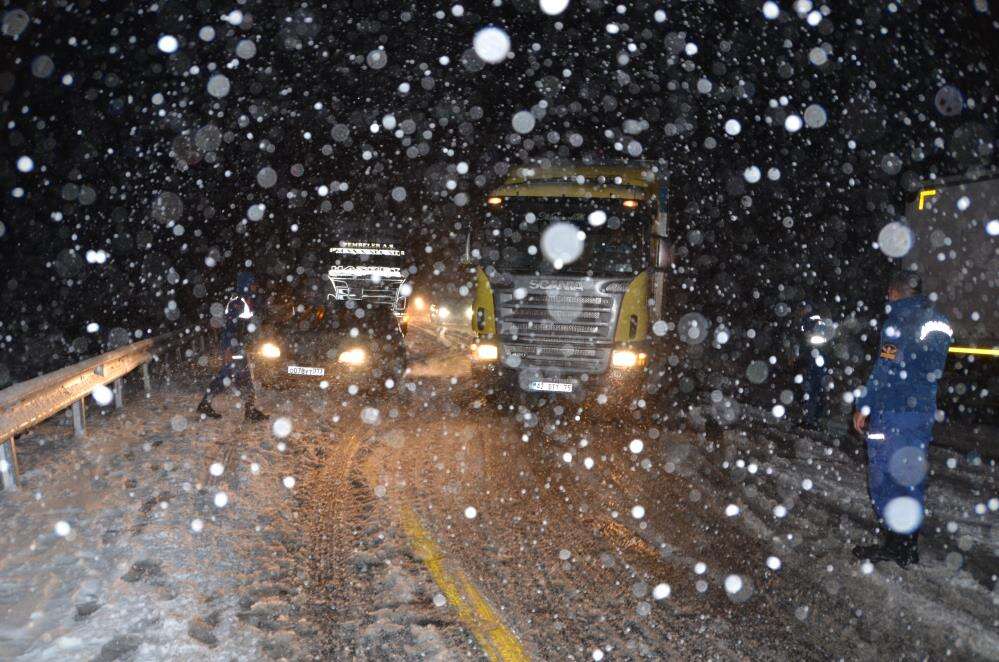 Konya - Antalya yolunda kar etkisini yeniden artırdı 2