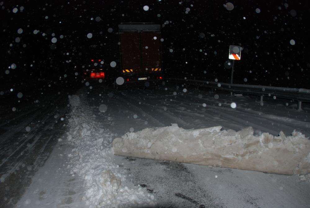 Konya - Antalya yolunda kar etkisini yeniden artırdı 4