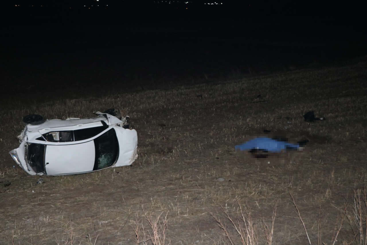 Otomobil şarampole yuvarlandı! 1 ölü, 4 yaralı var 5