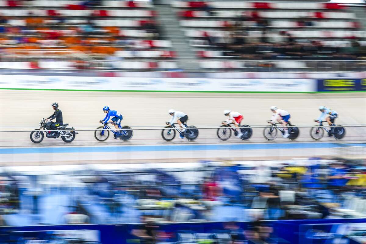 Avrupa’nın en hızlı bisikletçileri Konya Velodromu’nda yarıştı 16