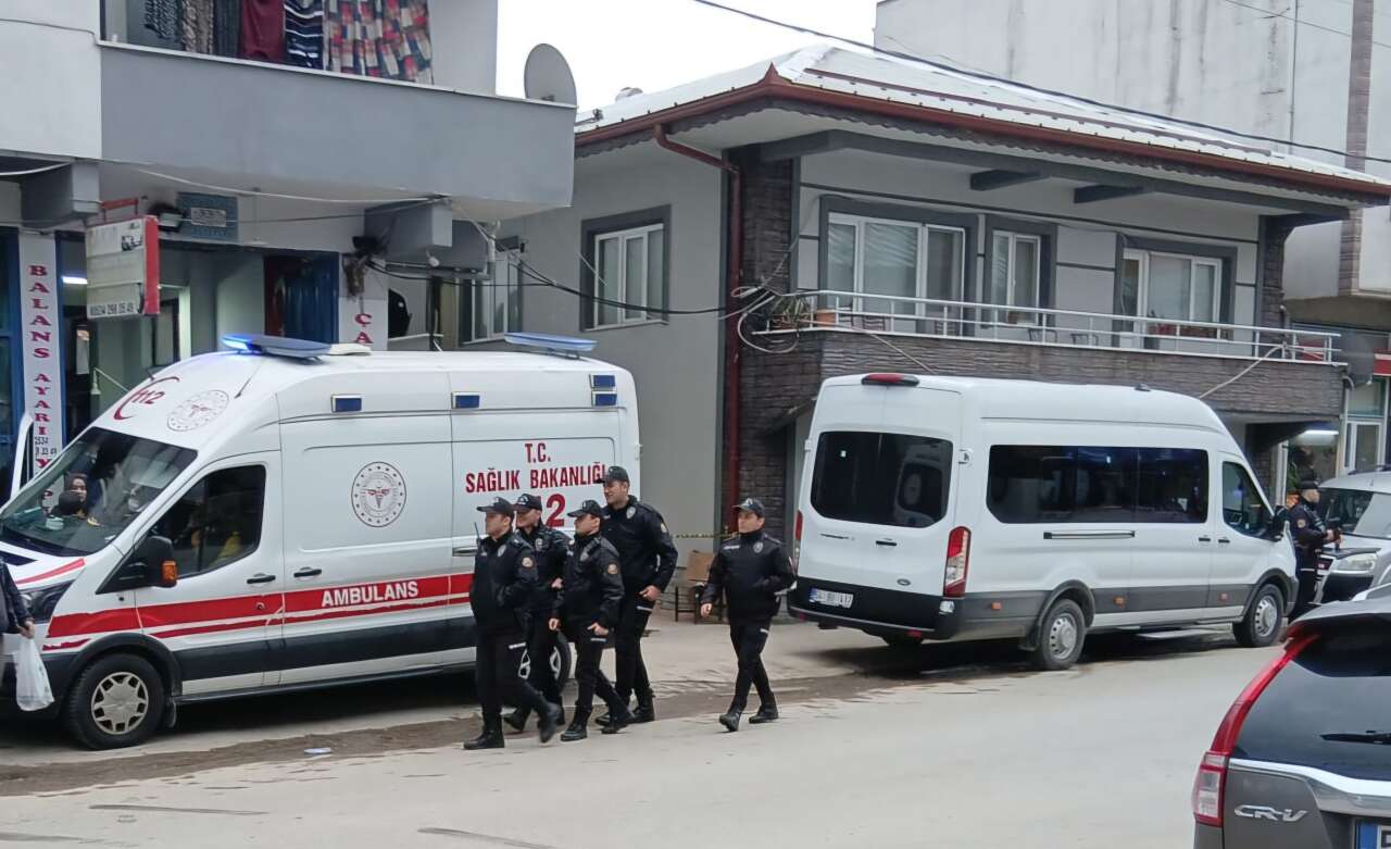 Emekli polis eşini ve MHP ilçe başkanı emlakçıyı öldürdü 1