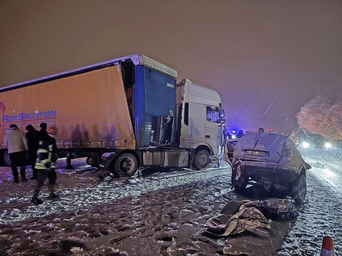TIR ile cip kafa kafaya çarpıştı! 4 kişi hayatını kaybetti 21