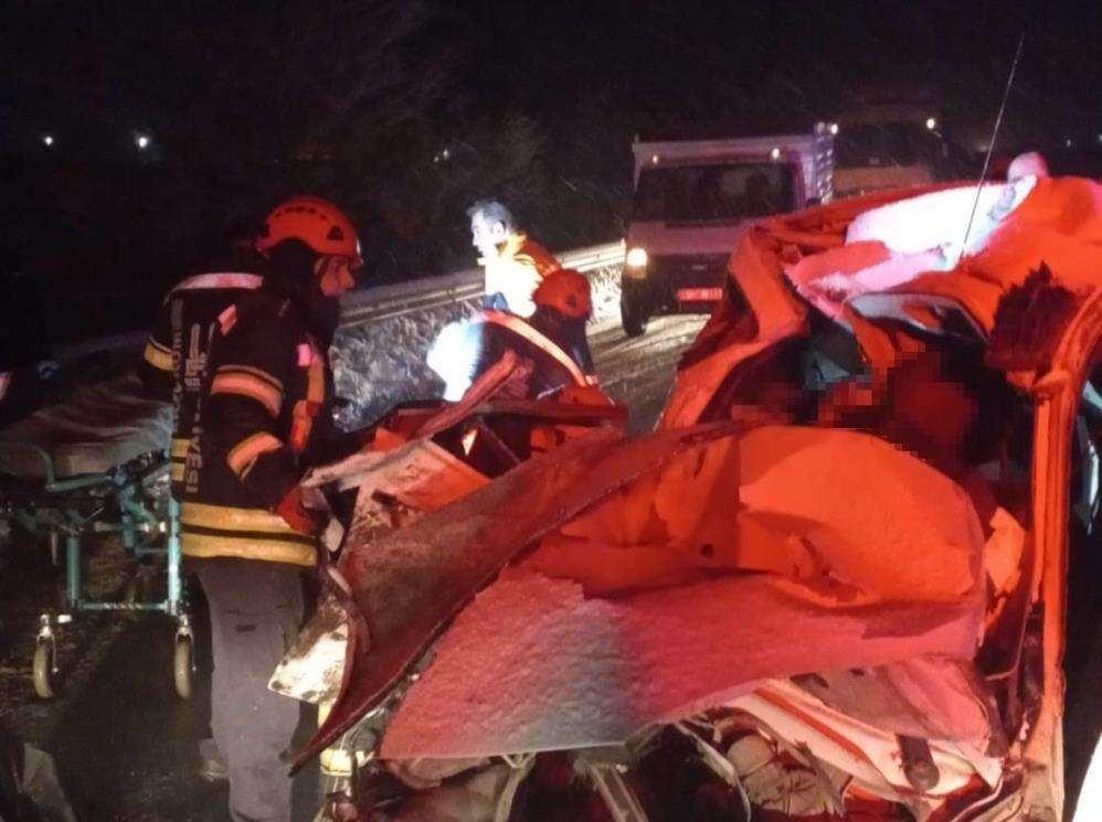 TIR ile cip kafa kafaya çarpıştı! 4 kişi hayatını kaybetti 14