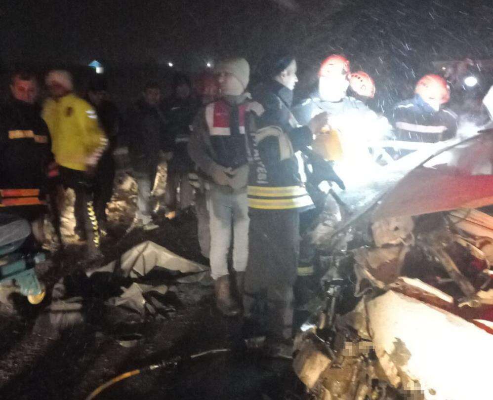 TIR ile cip kafa kafaya çarpıştı! 4 kişi hayatını kaybetti 12