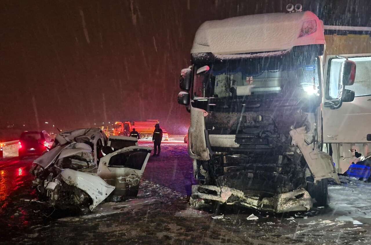 TIR ile cip kafa kafaya çarpıştı! 4 kişi hayatını kaybetti 11