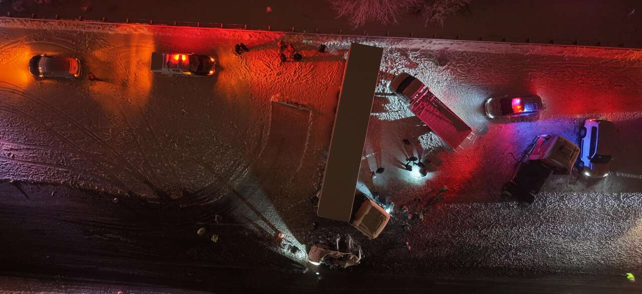 TIR ile cip kafa kafaya çarpıştı! 4 kişi hayatını kaybetti 10