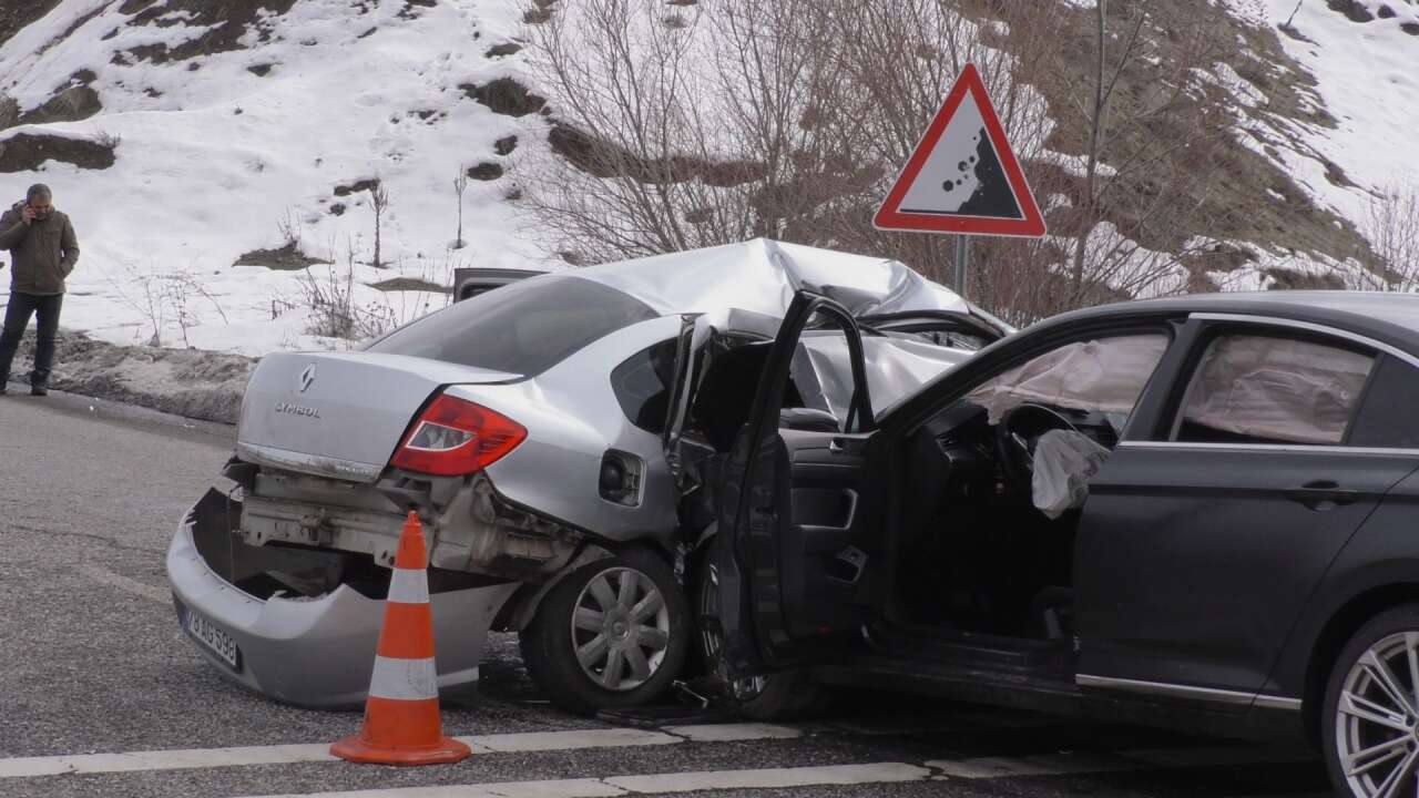 Katliam gibi kaza! Baba ve oğlu öldü, 4 kişi yaralandı 6
